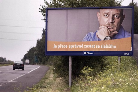 Billboard s Petrem tvrtníkem si stílí z Jiího Paroubka