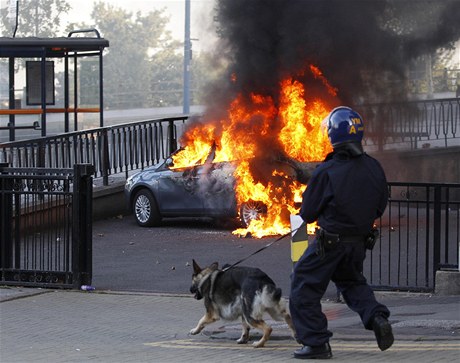 Opt hoela auta. Tentokrát policie zasahuje v Birminghamu.