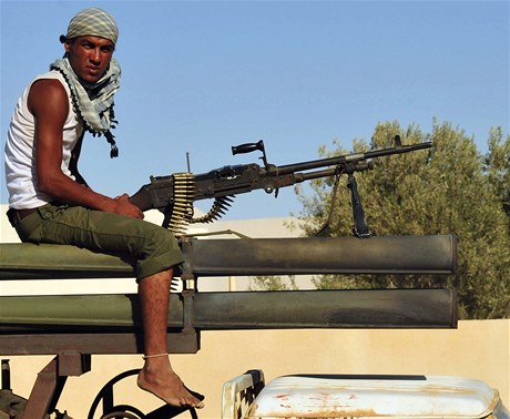 Libyjským povstalcm se podailo proniknout do centra Závíje. 