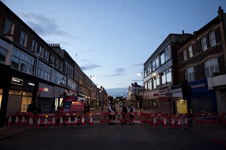 Policejní zátarasy v Tottenhamu