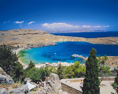 Lindos i pevnost nad nm m antick zklady a krsn okol s jednmi z nejlepch pl na Rhodu.