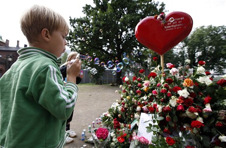 Msíc po masakru vzdává Norsko poctu 77 obtem teroristy
