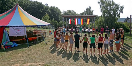 V rmci projektu Cirkus Culture 4 Europe se v Brn v centru volnho asu Legto spolen u, trnuje a debatuje vce ne pt destek mladch lid z Nmecka, panlska a Polska, kte se vnuj tzv. cirkusov pedagogice. 