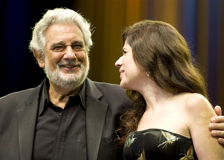Placido Domingo a jeho pveck partnerka Ana Mara Martnezov. 