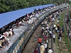 Muslimové z Bangladée u peplnného vlaku