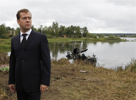 Prezident Dmitry Medvedev navtívil místo tragédie