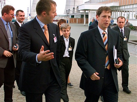 Martin Roman s tehdejím premiérem Stanislavem Grossem na prohlídce jaderné elektrárny Dukovany v roce 2004.