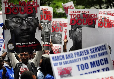 Plánovaná poprava Troye Davise vyvolala v USA protesty. 