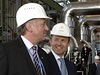 Martin Roman na prohlídce jaderné elektrárny Temelín s tehdejím premiérem Mirkem Topolánkem v roce 2007.