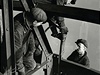 Lewis Hine: Ti nýtovai, Empire State Building, 1931. Fotografie, která byla na aukcích v 90. letech vydávána za autorskou kopii z 30. let. Ve skutenosti lo o podvod - podle analýz byl snímek nazvtován a v padesátých letech.