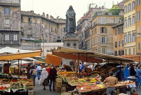 Campo dei Fiori se sochou Giordana Bruna. 