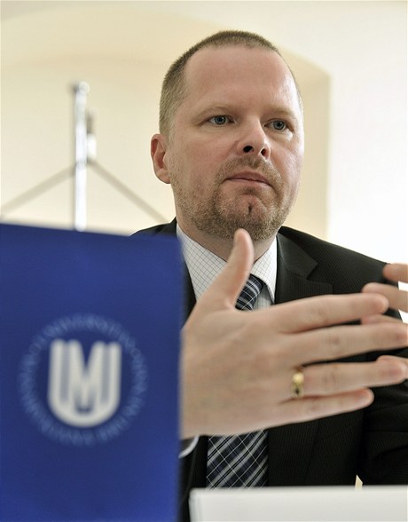 Bývalý rektor Masarykovy univerzity v Brn Petr Fialase stal hlavním vdeckým poradcem pedsedy vlády.