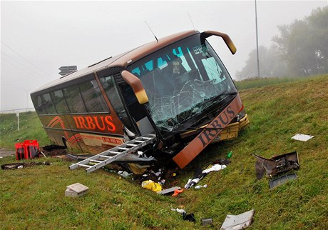 Autobus s polskými turisty havaroval na jihu Moravy.