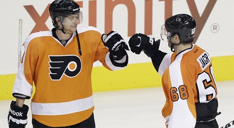 Philadelphia Flyers (zleva Jakub Voráek a Jaromír Jágr)