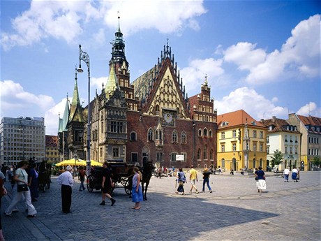 Radnice je renesanní a gotickou památkou. 