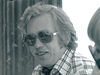 Václav Havel se sluneními brýlemi na snímku ze 70. let.