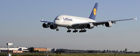 Nejvt dopravn letadlo souasnosti Airbus A380 pistlo 2. jna poprv v Praze