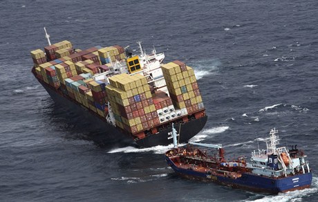 Topný olej z liberijské lodi dorazil k pobeí Nového Zélandu (snímek z 10. íjna 2011)