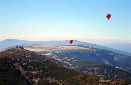 Horkovzduné balony peletly nad Snkou.