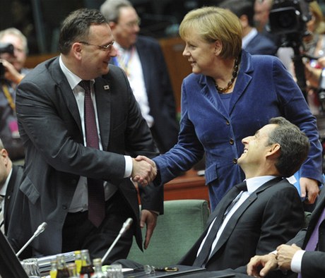 Summit EU (Petr Neas, Angela Merkelová a Nicolas Sarkozy)