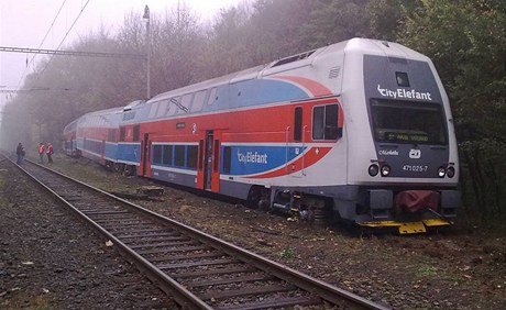 Vlak jedoucí z eského Tína do Opavy vykolejil mezi zastávkami Ostrava-Svinov a Ostrava-Vítkovice.