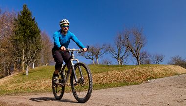 Horsk cyklistika - ilustran foto.