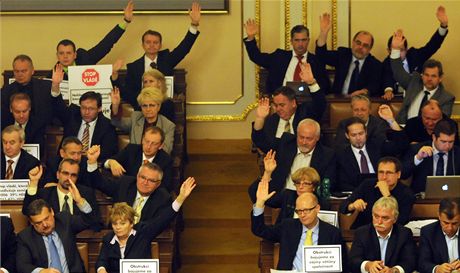 Opoziní poslanci obstrukcemi reformy neodvrátili.