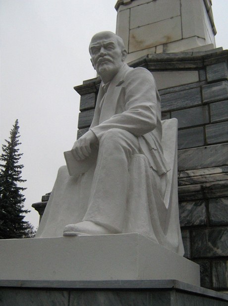 V uralské Uf nov instalovali sochu Lenina