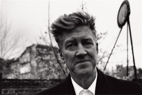 Americký reisér David Lynch zdatn proplouvá filmovým svtem, brázdí vak i hudební íky.  
