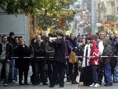 Neznm ena v pondl ohlsila bombu v praskm nkupnm centru Nov Smchov. 