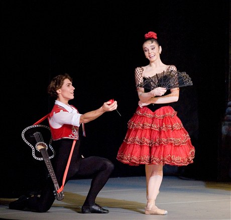 Ivan Vasiljev a Natalija Osipovová v inscenaci Don Quixote. Pedstavení bylo souástí projektu Balet v kin.  