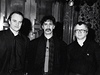 Michael Kocáb, Frank Zappa a Ivan Martin Jirous po Zappov tiskové konferenci na ministerstvu kultury.