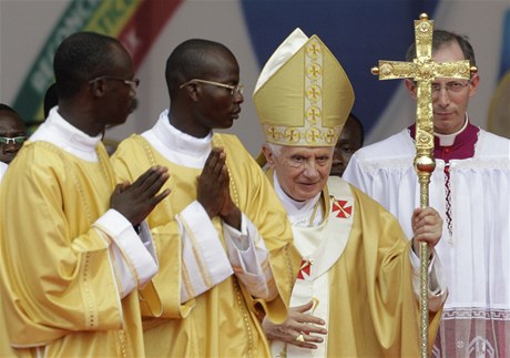 Pape v Africe