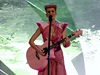 Katy Pink Perry. Rovou mla i kytaru. 