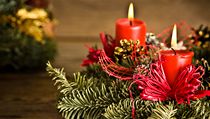 Adventní věnec si můžete koupit na některém z trhů, nebo vyrobit ve vánoční dílně. | na serveru Lidovky.cz | aktuální zprávy