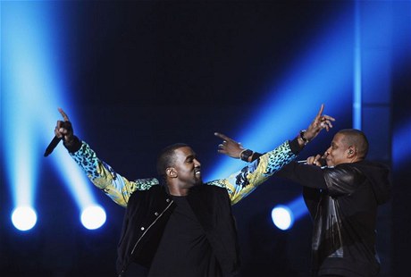 Kanye West (vlevo) a jeho kolega Jay-Z na snímku z poátku listopadu