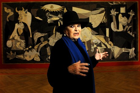 Italská hereka a pítelkyn Pabla Picassa Lucia Boséová se zúastnila 8. prosince v Obecním dom v Praze prohlídky výstavy Tauromaquia: Tváí v tvá býku. 