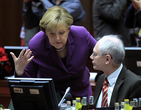 Nmecká kancléka Angela Merkelová a prezident EU Herman Van Rompuy na summit Evropské unie.