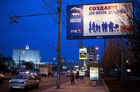 Ped volbami. Veerní Moskva, kde a v pozdních hodinách lze plynule projet po hlavních bulvárech. V nedli se konají v Rusku parlamentní volby, 