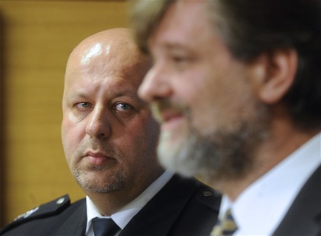 Policejní prezident Petr Lessy a ministr vnitra Jan Kubice.