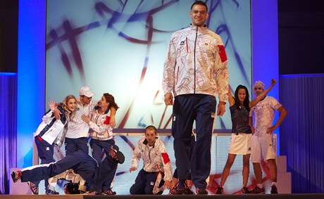 Skifa Ondej Synek pedstavil obleen pro olympidu v Londyn 2012.