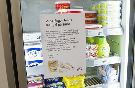 Omlouváme se, ale máslo není. Takový nápis nezdobí jen tuto lednici. Norsko trápí nedostatek másla.