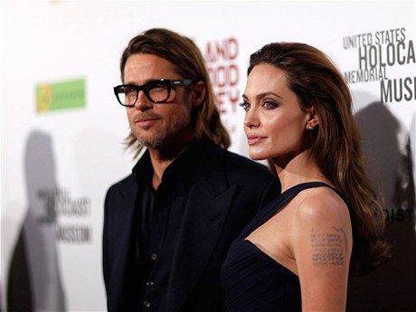 Na americké premiée. Reisérka Angelina Jolie s manelem Bradem Pittem.