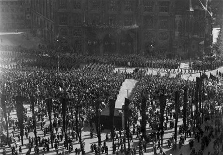 Poslední rozlouení s prezidentem Tomáem Garriguem Masarykem, Staromstské námstí (1937).
