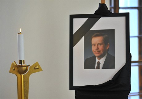 Na Praském hrad byly 19. prosince dopoledne vystaveny kondolenní listiny k úmrtí bývalého prezidenta Václava Havla. 