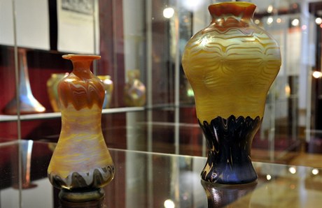 Vázy z roku 1900 urené pro svtovou výstavu v Paíi.