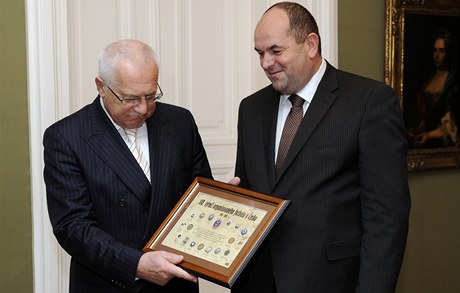 Prezident Václav Klaus a pedseda FAR Miroslav Pelta.