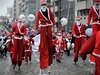 Tradiní pochod Santa Claus v portugalském Portu.