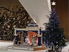 Pape rozsvítil vánoní strom pomocí tabletu.