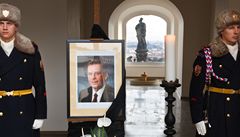 Exprezident Václav Havel zemel  v nedli 18. 12. ve vku 75 let. Na Praském hrad byla vyvena erná vlajka a lidé pináeli k jeho vystavenému portrétu kvtiny. 